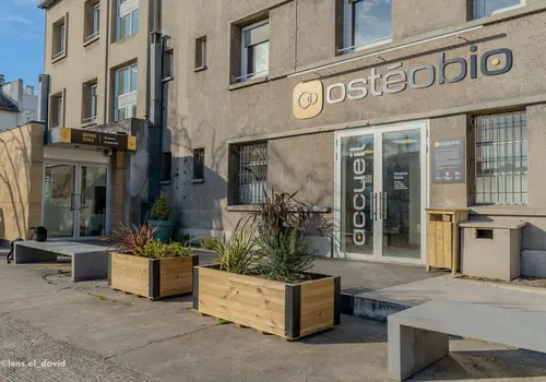 Accueil extérieur du campus Ostéobio