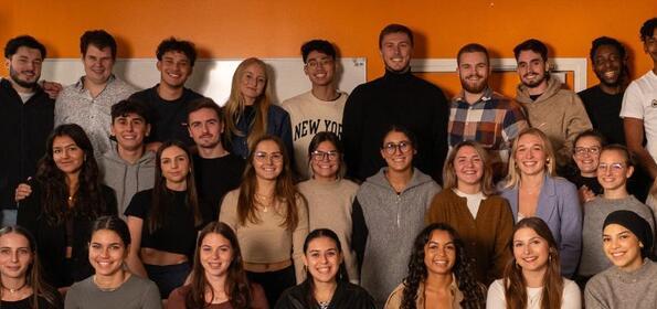 Photo de groupe d'élèves de l'école d'ostéopathie agréée Ostéobio Paris